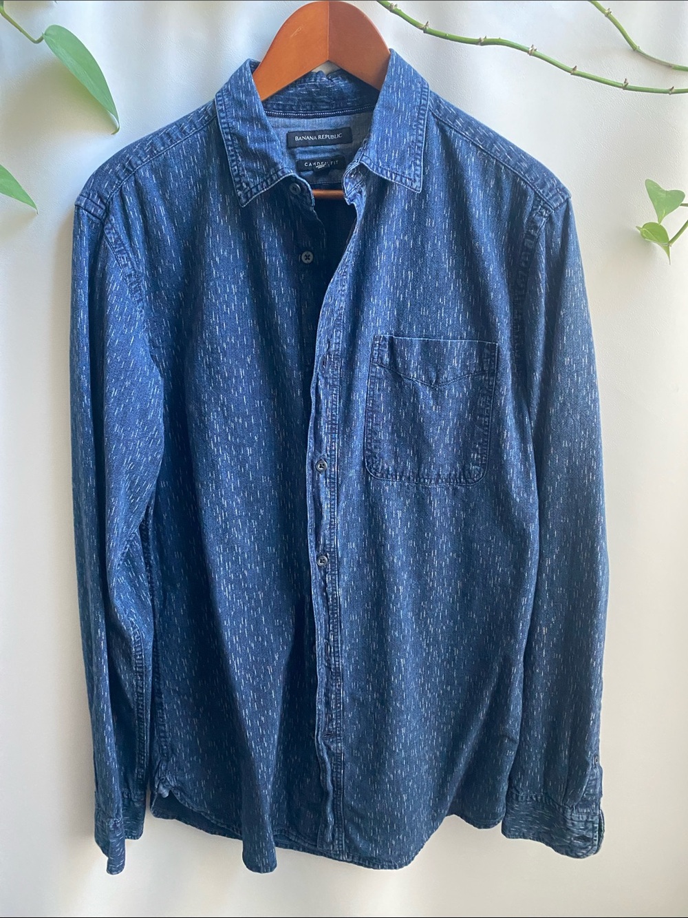 Banana Republic Camden fit Tall M Denim Chambray Shirt - Indigo Blue